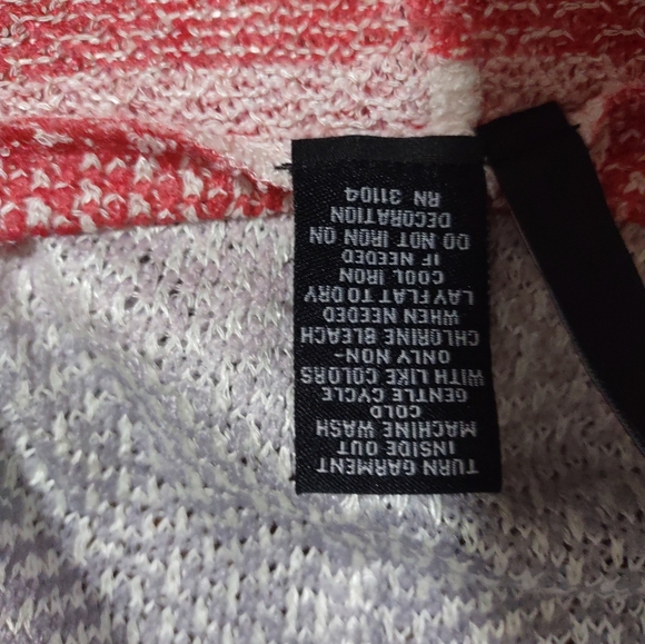 NWOT Women's New Directions V-neck sweater with lace sleeve inset Coral & Grey. - Picture 7 of 7